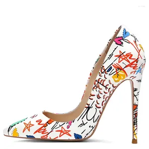 Chaussures habillées mode dessin sur les graffitis pour femmes célibataires à talon haut talon mariée mariée printemps été les dames faites à la main