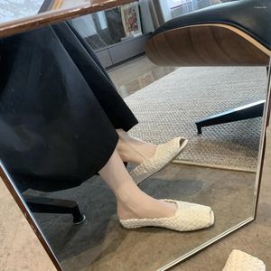 Zapatos de vestir de piel de oveja francesa diseñador de lujo de lujo y2k sandalias de boca de pescado cuadrados 2023 pelos de tacón bajo mocasines para mujeres