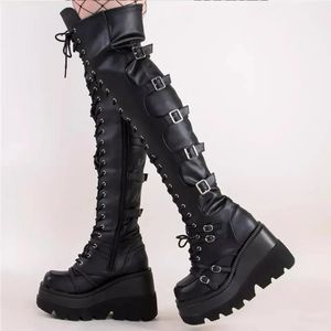 Chaussures habillées Gothique Cuissardes Bottes Femmes Plate-forme Coins Moto Botte Sur Le Genou Armée Stripper Talons Punk À Lacets Boucle De Ceinture Longue 231113