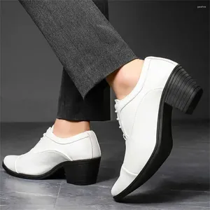 Chaussures habillées Italie Sharp Nose Run pour hommes Talons Noir Mariage Baskets Mariée Sport Sneakers Sapato Sneekers Idée