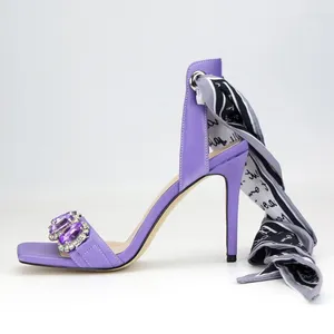 Zapatos de vestir de lujo brillante púrpura gema sandalias diamantes delgados tacones altos lavanda cinta satinada bombas de banquete verano mujeres stiletto
