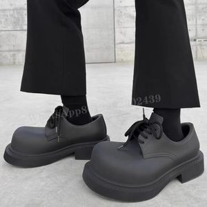 Zapatos de vestir Hombres Botas con cordones de punta grande Cuero negro Caucho Plataforma deportiva Inyección de tacón bajo estilo callejero Mocasín de talla grande 230321