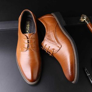 Chaussures habillées New Classic British Leather Shoes Formal Business Chaussures pour hommes Chaussures de mariage Breatable Casual Brogue Chaussures Zapatillas Hombre R230227