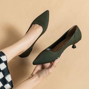 Zapatos de vestir Primavera y otoño Mujeres Grandes 2023 Tacones altos Color sólido Punto Transpirable Caucho antideslizante Suela Plantilla de látex Zapato de trabajo 230901