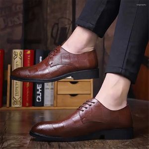 Chaussures habillées Tan Slip-on Formel Talons pour hommes Baskets élégantes Hommes Dressing Sports Sapatenes Mocassins Baskets