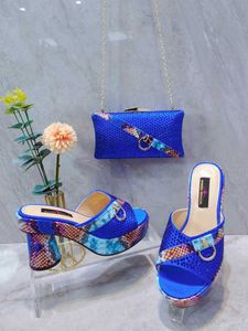 Chaussures habillées Top Brand Designer Shoe and Sac Matching Set Snake Imprimez Bling Glitter Sandales avec sac à main Party High Heels H240425