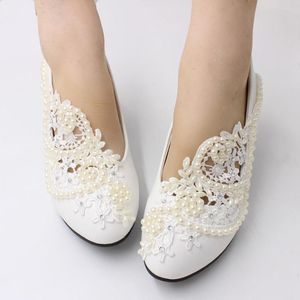 Chaussures habillées blanc grande taille mariée talon moyen femmes dentelle perle à la main mariage demoiselle d'honneur fabriqué en chine BH2110