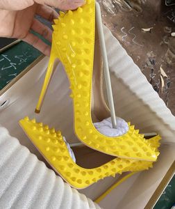 Chaussures habillées Couleur jaune Spikes Femmes Bout pointu Stiletto Talons hauts Taille 33-45 Punk Slip sur Pompes sexuelles L230216