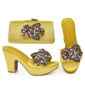 Chaussures habillées Chaussures de fête jaunes et ensemble de sacs d'Italie Mariage Wed Designer Sac à main assorti Italien Ssandal Embrayage