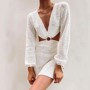 Robes 2023 Robe d'été pour femmes tricoté Croset voir à travers la robe de plage découpe sexy dos nu à manches longues robes blanches vêtements pour femmes