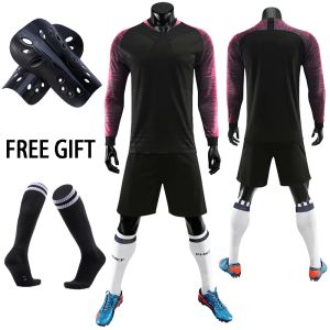 Habille les uniformes de gardien de but adulte pour adultes adapter les maillots de football des hommes garçons les maillots de football à manches longues fixées avec des chaussettes + tibias gardes