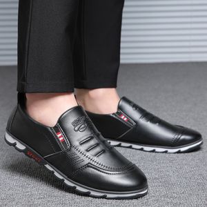 Zapatos informales antideslizantes deportivos para conducir, versión coreana plana italiana de guisante para hombre, color negro suave, New173 St278 St