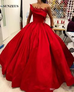 Dubai Ball Precioso vestido de mierda de quinceanera Apliques de cuello alto de cuello de recolección de satén Sweet Train Red Formal Vestidos Vestidos s
