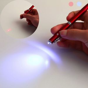 Durable 4 en 1 pointeur laser torche LED écran tactile stylet stylo à bille pour téléphone en gros et meilleure qualité