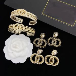 Pendientes y pulseras de cuero genuino chapado en oro conjunto de moda para mujer diseñador perla pendiente pulsera regalo de boda joyería nupcial con caja y sello