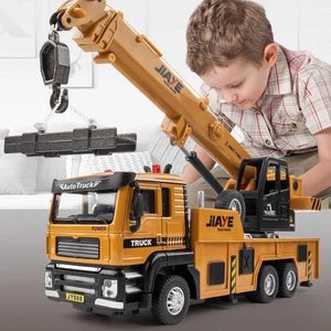 Voiture électrique / RC 1 50 à échelle Crane Crane Alloy Modèle Light Effet Sound Effet Diecast Car Toys For Boys Anniversaire Gift Kids Toys Car Collection T240428