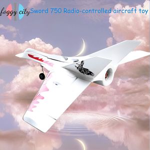 Épée électrique Aircraft Delta Wing High Speed ​​Racing T770 Radiocontrolled Toys Modèle EPO P230812