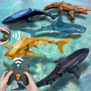 Electricrc Animaux RC Whale Shark Toy Robots Téléchargement Contrôle de la vie marine Pool Electric Fish Children Toys for Kids Boys Submarine 230812