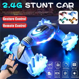 ElectricRC Car 4WD RC Stunt Car Watch Control Gesture Induction Déformable Off Road Car Transformer Car Toys pour enfants avec musique LED Light 231012