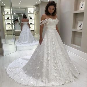 Elegante una línea de encaje vestidos de novia fuera del hombro mariposa apliques vestidos de novia de talla grande barrido tren Boho vestido de novia310G