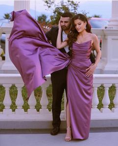 Elegantes vestidos de noche rectos árabes de Dubai para mujer Vestidos de recepción de fiesta de bodas largos sin tirantes morados para novia Vestido de fiesta con abertura lateral sexy 2022