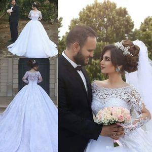 Elegante Bateau Ballgown Vestidos de novia Manga larga Escote festoneado Botones cubiertos Volver Capilla Tren Apliques de encaje Vestido de novia B36