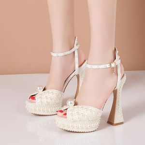 Élégant Big Pearl White Wedding Shoe Sandals Fashion Peep Toe High Heels Luxury S Pumps Bride Party Prom Chaussures 240327