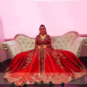 Elegantes vestidos de noche de caftán marroquí Mangas largas Rojo Una línea Vestido formal de satén para mujeres 2024 Vestidos de fiesta de celebridades árabes Apliques de encaje dorado Cristales con cuentas
