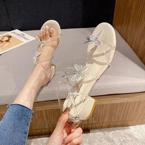 Elegantes diamantes de imitación mariposa sandalias mujeres diseñador claro lujo mulas zapatos romano gladiador damas verano bloque blanco tacones 220614