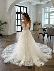 Élégante dentelle scintillante col en V profond bretelles spaghetti une ligne robe de mariée dos nu broderie appliques robes de mariée peuvent être personnalisées