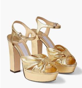 Elegantes zapatos de diseñador para mujer Sandalias Heloise Estilos negros y dorados Tacones altos Bombas de cuero Vestido de fiesta de boda de goma para mujer Tamaño grande del euro 35-43