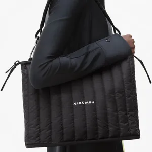 Sac à bandoulière Elite Tech en nylon Sacs pour ordinateur portable Lady Designer Sac à bandoulière en toile de nylon matelassé noir avec logo contrasté imprimé sur le devant Forfait homme d'affaires