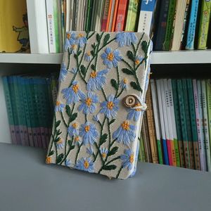 Broideries Tissu de tissus Floral Notebooks Journal esthétique Retro Broto-notes rétro Books Hands Student School Supplies mignon de papeterie 240409