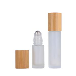 Rollo de crema para ojos vacío en botella recargable con rodillo de acero Gass Bead Tapa de madera de bambú 5ml 10ml Envasado cosmético Frascos de aceite esencial de vidrio escarchado