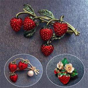 Broches fraises en émail fraise fruit mignon fleur fraise fille broche en émail érafacturé