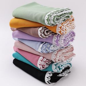 Vêtements ethniques Belles femmes Hijab en mousseline de soie Long châle Tudung sous-écharpe musulmane avec dentelle florale blanche décorée foulard 175x70CM