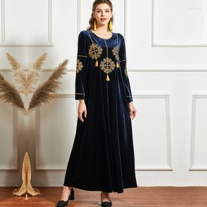 Vêtements ethniques Designer Abaya Muslim Velvet Winter Hijab Robe Dubaï Robe brodée Kaftan Glands islamiques Robe de soirée Arabe Turquie