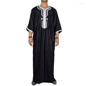 Vêtements ethniques hommes robe avec manches mi-longues traditionnelles musulmanes Eid Moyen-Orient arabe jubba thobe robe pour quatre saisons