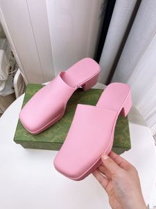 Zapatillas de sandalias planas para mujer de jalea de diseñador de europ, material soluble de plástico respetuoso con el medio ambiente, zapatillas de mujer de moda, sexy y encantadora, soleadas para la playa