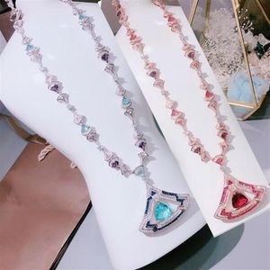 Europe America Fashion Lady Femmes Couleur en laiton Stones 18k Gold Long Colliers avec creux Définition Diamond Red Blue Zircons Fan 285V