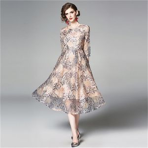 Europe luxe Design femmes élégantes été Vintage 3/4 manches broderie dentelle une ligne robe Banquet fête Vestidos 210603