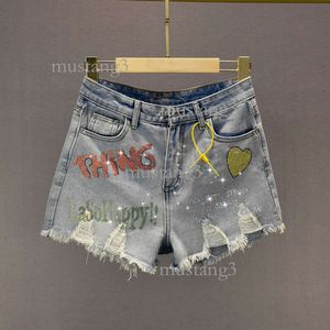 Carta de la estación europea Jeans Hot Diamond Shorts Fashion Summer NUEVA CINTA PANTANTE DE LA LEGTA ENGURA DE EDGURA RAGUNDAD