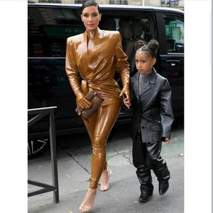Robe de soirée Yousef aljasmi Femme Kim kardashian Brown 3 Pieaces costume Vêtements en cuir Costume en fourrure Coordonnées Col haut Manches longues