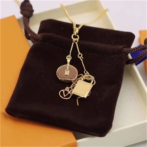 Colliers avec pendentif à serrure dorée exquise, accessoires pour petit sac, collier de personnalité multi-éléments, colliers unisexes