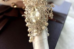 Exquis luxe fleurs de mariage cristaux perles strass perles mousseux bouquet de mariée fleurs en satin jardin église plage We199j