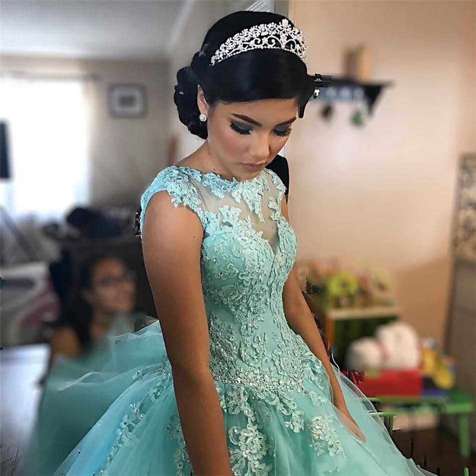 2018 New Gorgeous Turquoise Quinceanera Ball Gown Dresses Jewel Neck Lace Appeliqus Sweet 16 Sweep Train Plus Size Party Prom Evening Gowns