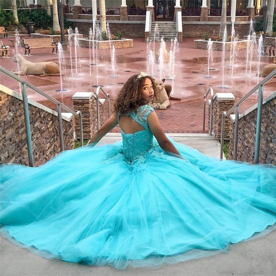 2018 New Gorgeous Turquoise Quinceanera Ball Gown Dresses Jewel Neck Lace Appeliqus Sweet 16 Sweep Train Plus Size Party Prom Evening Gowns