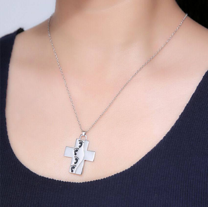 Hot ! Necklace. 10 PCS 2015 Europe and America Simple Cross Footprints Charm Necklace
Hot ! Necklace. 10 PCS 2015 Europe and America Simple Cross Footprints Charm Necklace