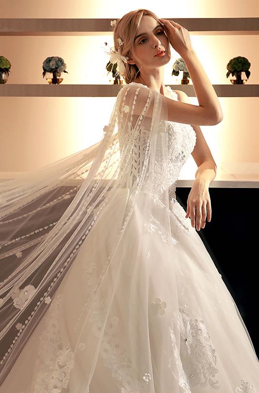 Vintage Lace Applique Beaded Ball Gowns Wedding Dresses With Long Cape Chapel Train Lace Up Bridal Dress Ivory Vestido De Novia