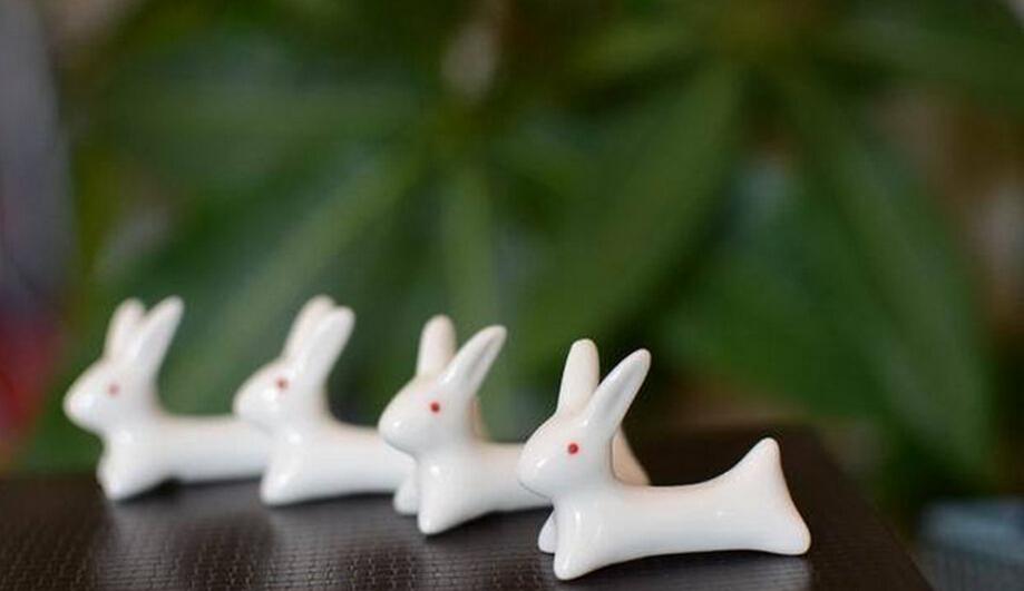 Wholesale-10pcs/lot Cute Ceramic Ware Rabbit Chopsticks Stand Rest Chopsticks Holder Rack Porcelain Spoon Fork Holder New free shipping